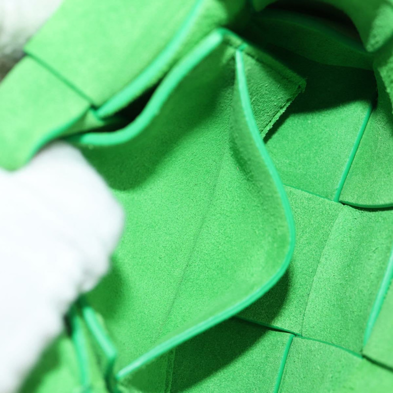 【日本直送】BOTTEGA VENETA MAXI INTRECCIATO 盒式包皮白色綠色正品 bs30121M-23