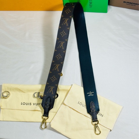 ‼️全台最甜近新美品LV新款寬背帶/肩帶 LouisVuitton 路易威登雙面用