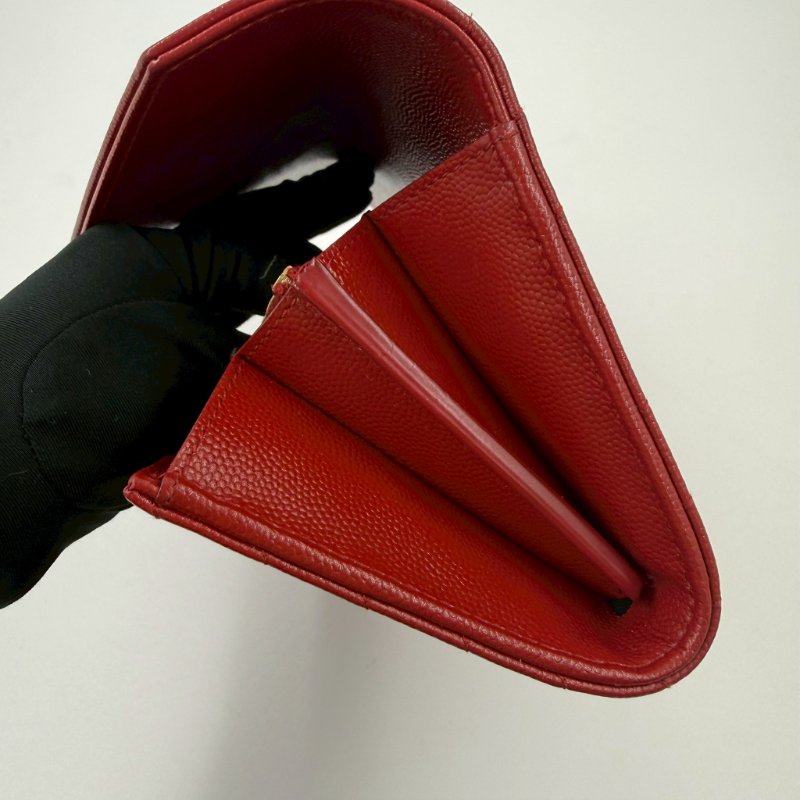 YSL紅色金釦粒紋牛皮山形紋下蓋長夾-6