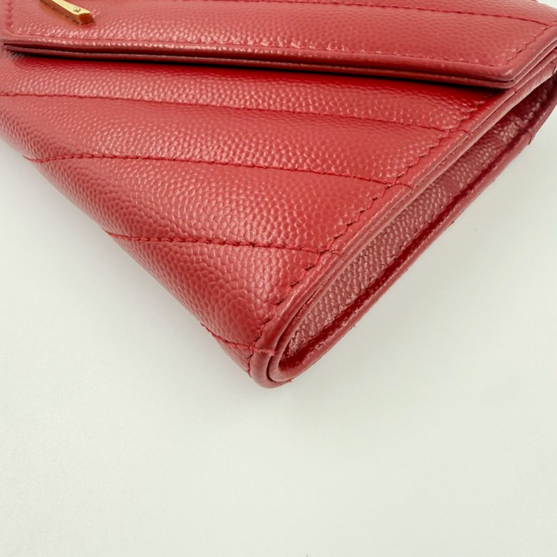 YSL紅色金釦粒紋牛皮山形紋下蓋長夾-11