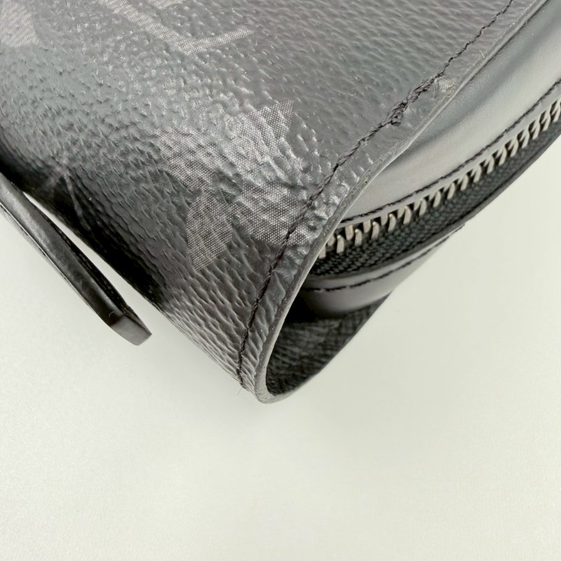 LV黑灰老花拉鍊多層手拿包M61698-13