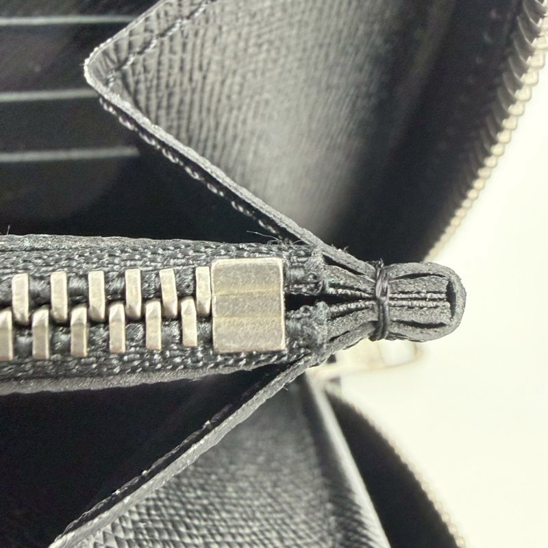 LV黑灰老花拉鍊多層手拿包M61698-15