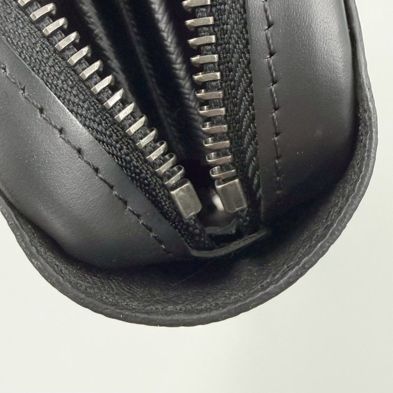 LV黑灰老花拉鍊多層手拿包M61698-18