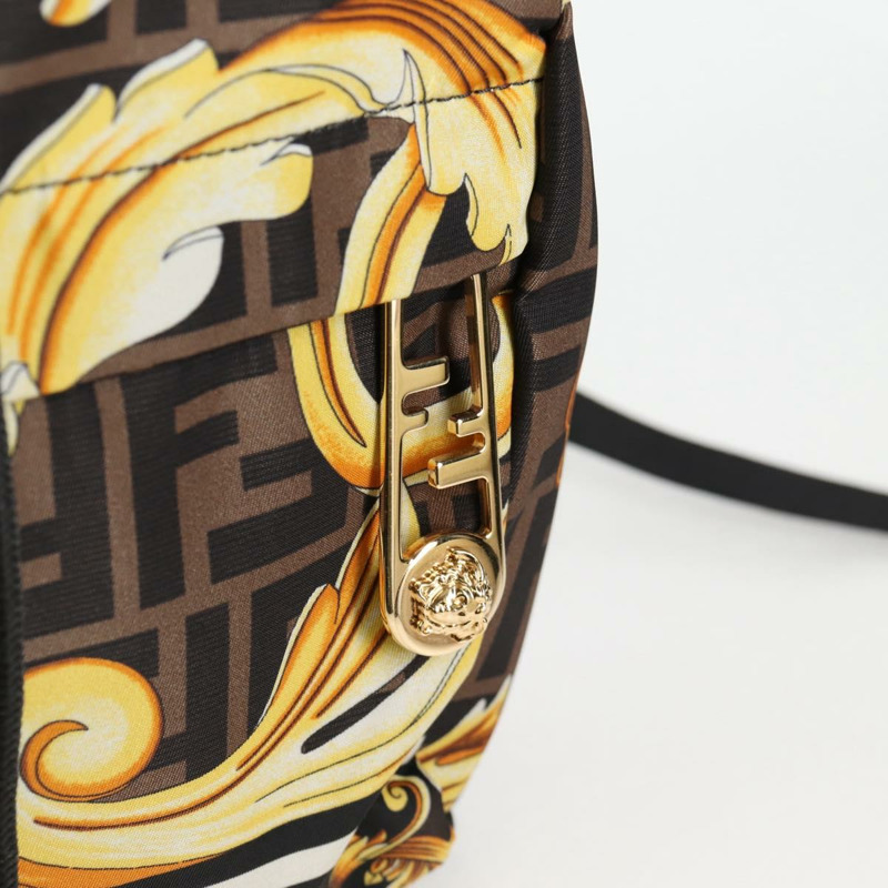 【日本直送】FENDI Zucca帆布 FENDACE Versace聯名款雙肩包 黑色 正品 BA2349SAM-19