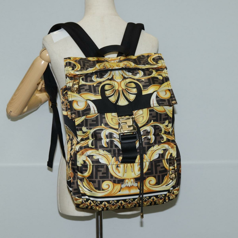 【日本直送】FENDI Zucca帆布 FENDACE Versace聯名款雙肩包 黑色 正品 BA2349SAM-29