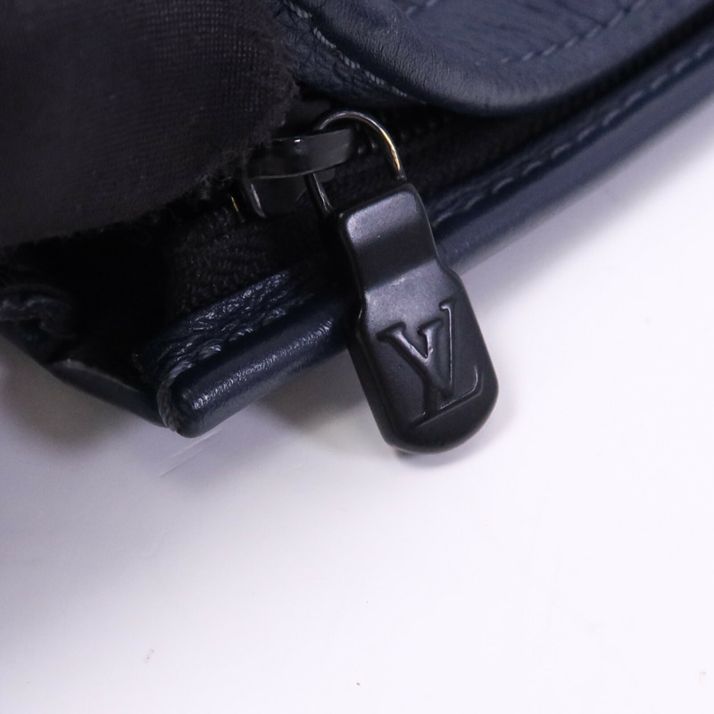 LOUIS VUITTON Monogram Shadow Gaston Wearable Wallet肩背袋-6