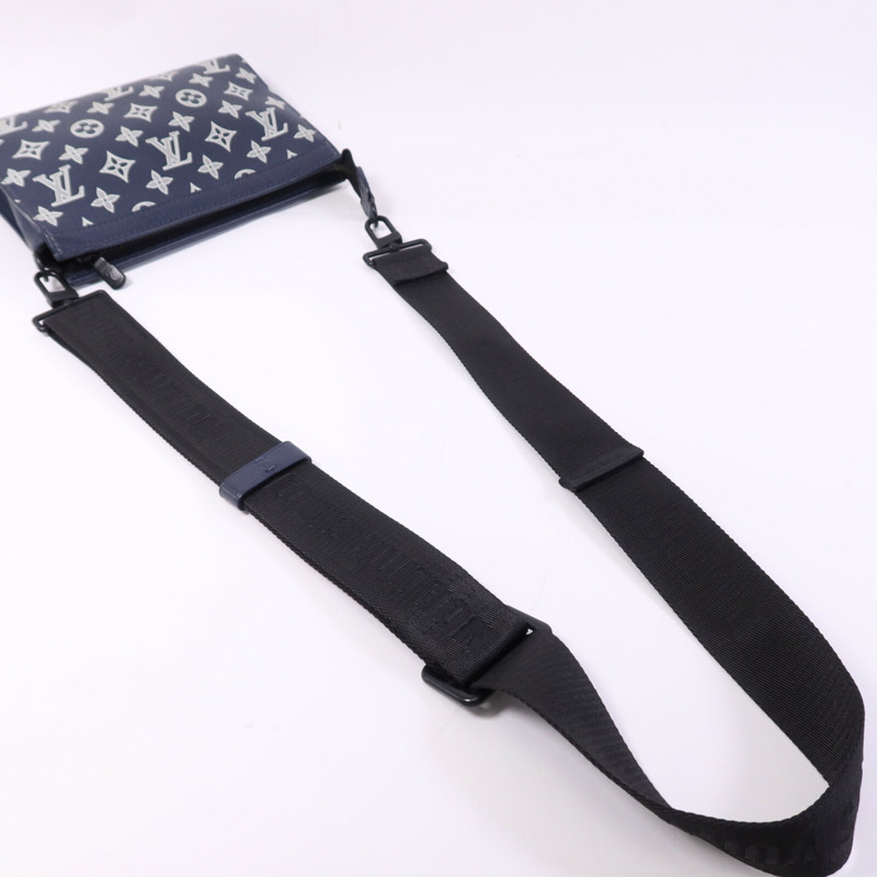 LOUIS VUITTON Monogram Shadow Gaston Wearable Wallet肩背袋-7