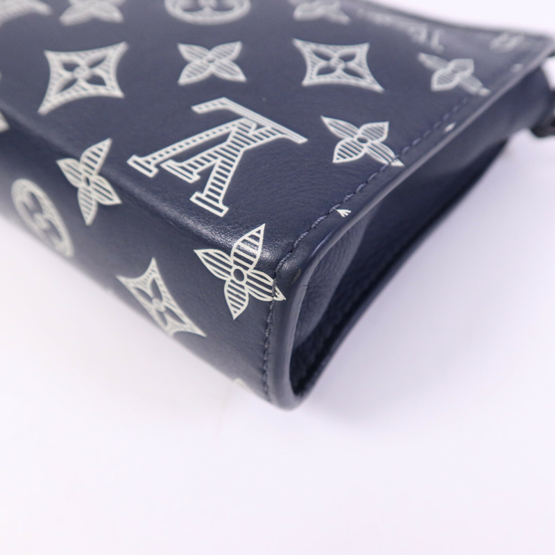 LOUIS VUITTON Monogram Shadow Gaston Wearable Wallet肩背袋-9