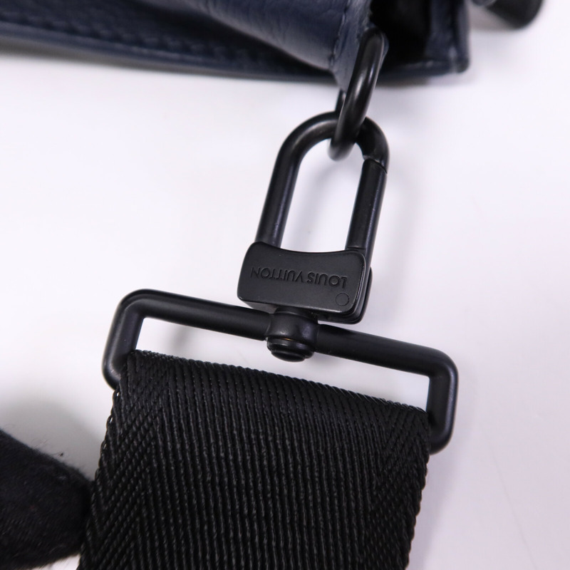 LOUIS VUITTON Monogram Shadow Gaston Wearable Wallet肩背袋-13