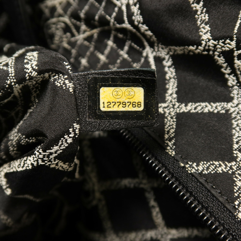 CHANEL 牛皮皮革Essential Logo Leather Tote Bag銀扣肩背袋-6