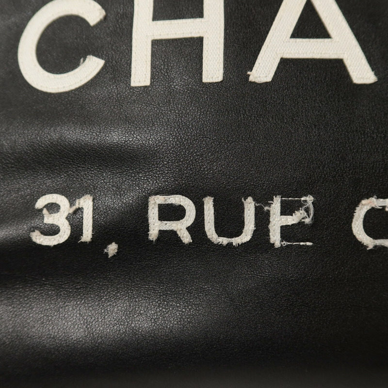 CHANEL 牛皮皮革Essential Logo Leather Tote Bag銀扣肩背袋-15