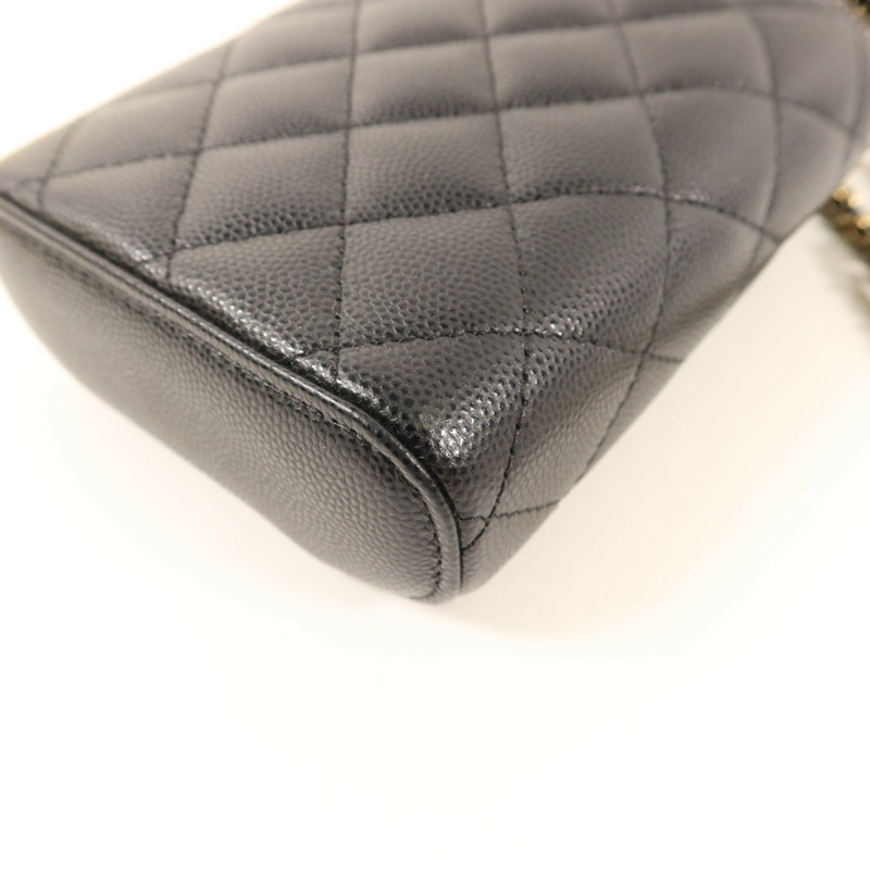 CHANEL 牛皮皮革Phone Case With Chain金扣鏈帶肩背袋-11