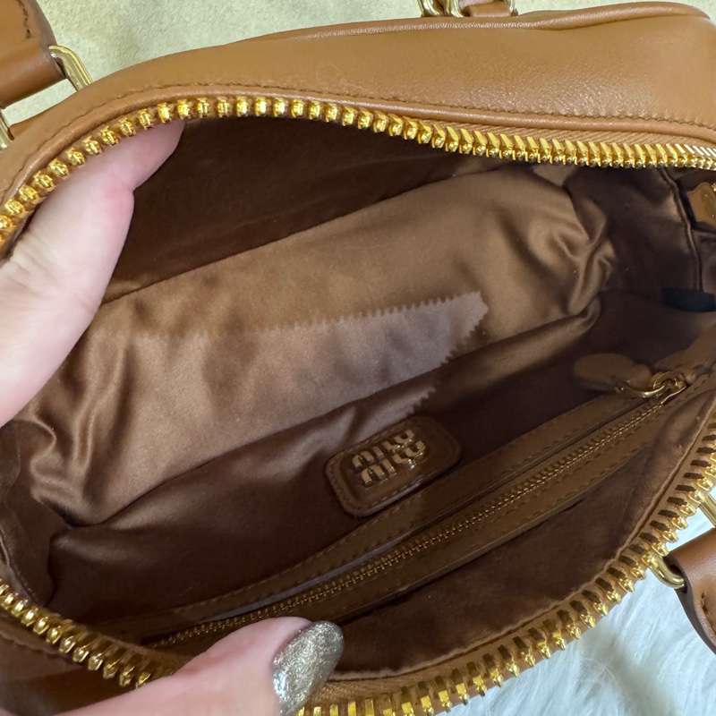 [櫃價105000］MiuMiu Arcadie 焦糖牛皮手提斜背包-9