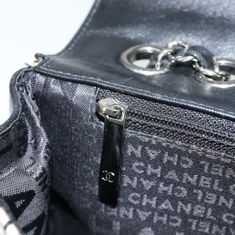 【日本直送】香奈兒 Choco Bar 鏈條肩背包，緞面黑色銀色 CC 標誌，貨號 144833V-22