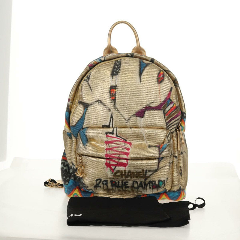 【日本直送】香奈兒塗鴉帆布雙肩包，金色雙C標誌，貨號148460SAM-11