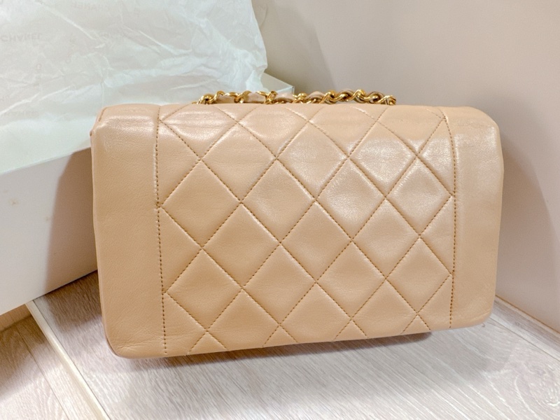 CHANEL 黛妃包｜Diana Flap 米色羊皮24K金扣｜附保卡盒子-1