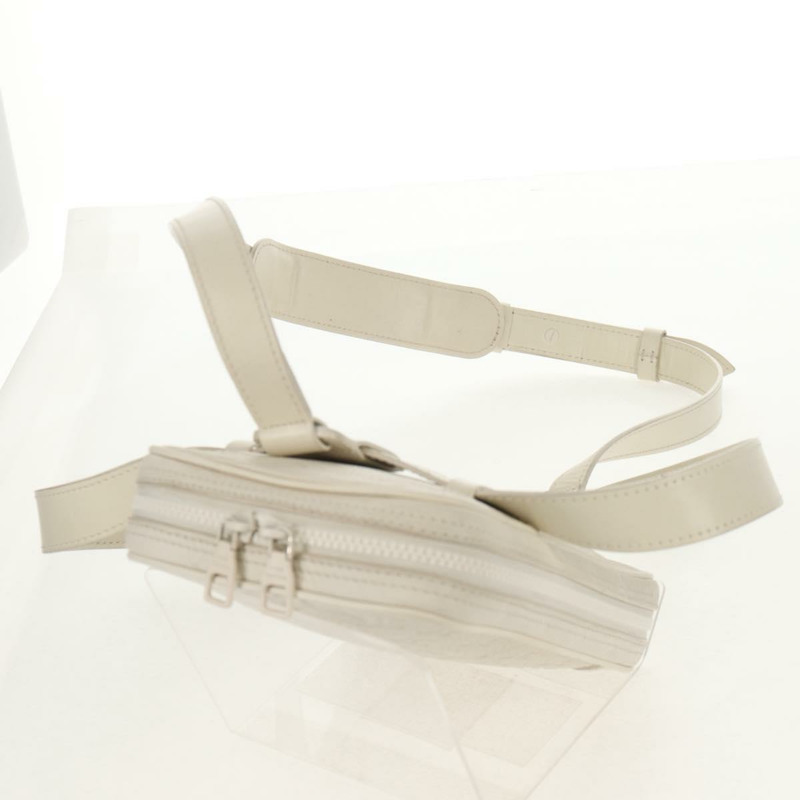 【日本直送】路易威登 Taurillon Clemence Monogram Utility Side Bag M53256 Auth 151309M-13