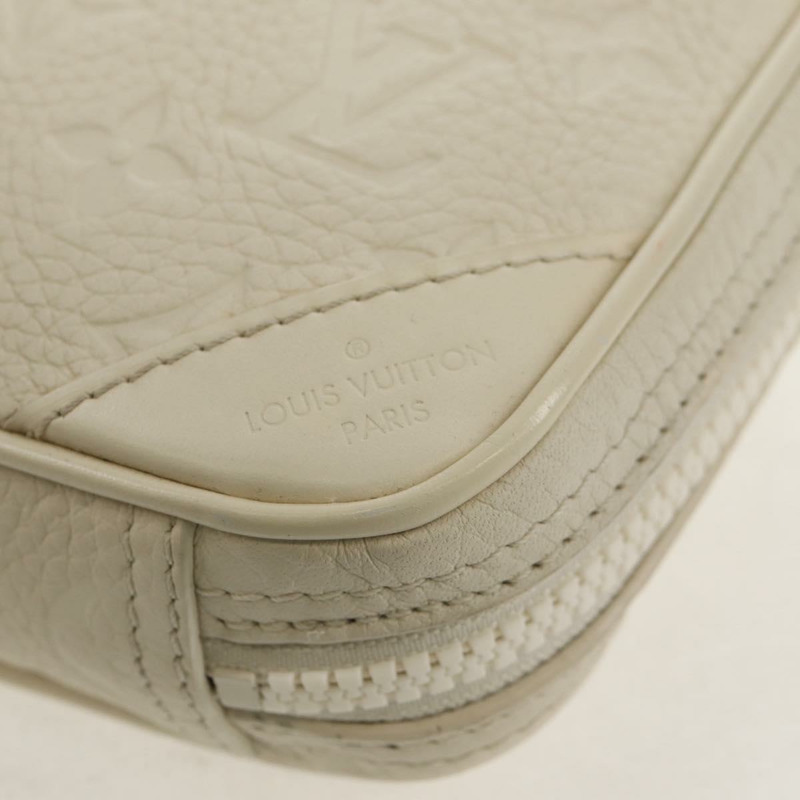 【日本直送】路易威登 Taurillon Clemence Monogram Utility Side Bag M53256 Auth 151309M-20