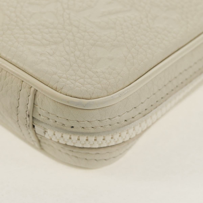 【日本直送】路易威登 Taurillon Clemence Monogram Utility Side Bag M53256 Auth 151309M-22