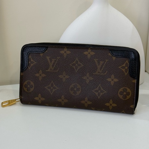 LV 黑角包邊 Zippy 拉鍊長夾