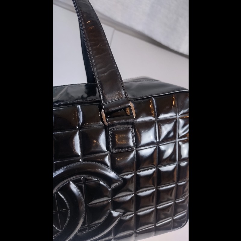 Chanel 黑亮皮方格吐司型手提波士頓包-7