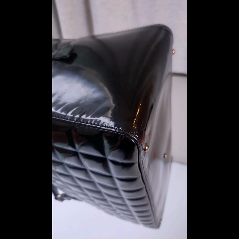 Chanel 黑亮皮方格吐司型手提波士頓包-14