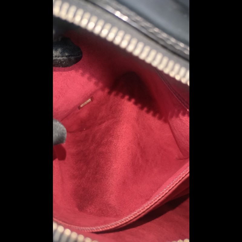 Chanel 黑亮皮方格吐司型手提波士頓包-21