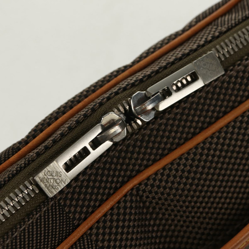 【日本直送】路易威登 Damier Geant Acrobat 單肩包 卡其色 M93619 LV 正品 ar13836A-20