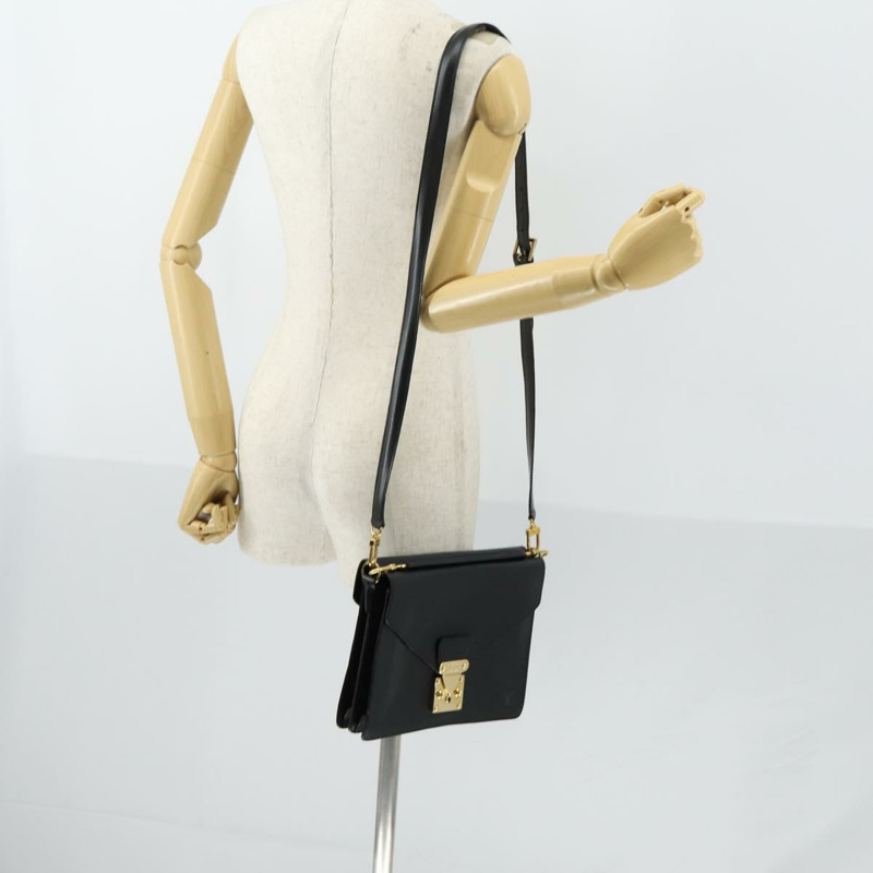 【日本直送】路易威登 Epi Biface 手拿包 黑色 M52322 LV Auth mr1641-27