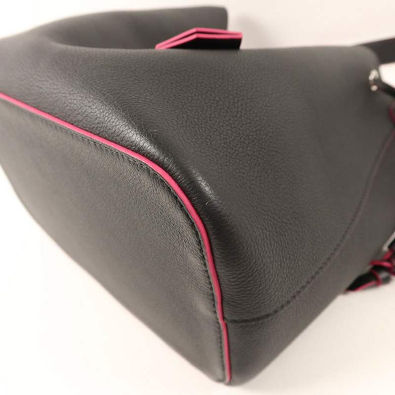 LOUIS VUITTON 牛皮皮革Lockme Bucket銀扣肩背袋-11