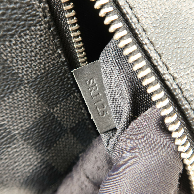 LOUIS VUITTON Damier Graphite Mick PM銀扣肩背袋-6