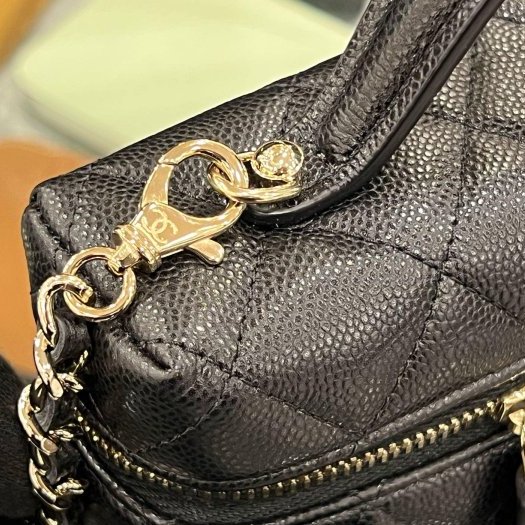 東區正精品㊣ CHANEL AP4385 全新香奈兒黑色荔枝牛皮金色雙C手把金鍊雙拉鏈化妝箱飯盒包斜背包 RZ6272-4