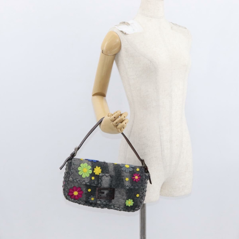 【日本直送】FENDI Floral Mamma Baguette 單肩包，毛氈材質，灰色/銀色，正品編號 157450SM-23