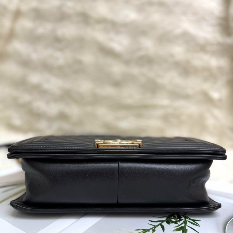 Chanel Leboy 黑色 菱格紋 羊皮 中號 金扣-4