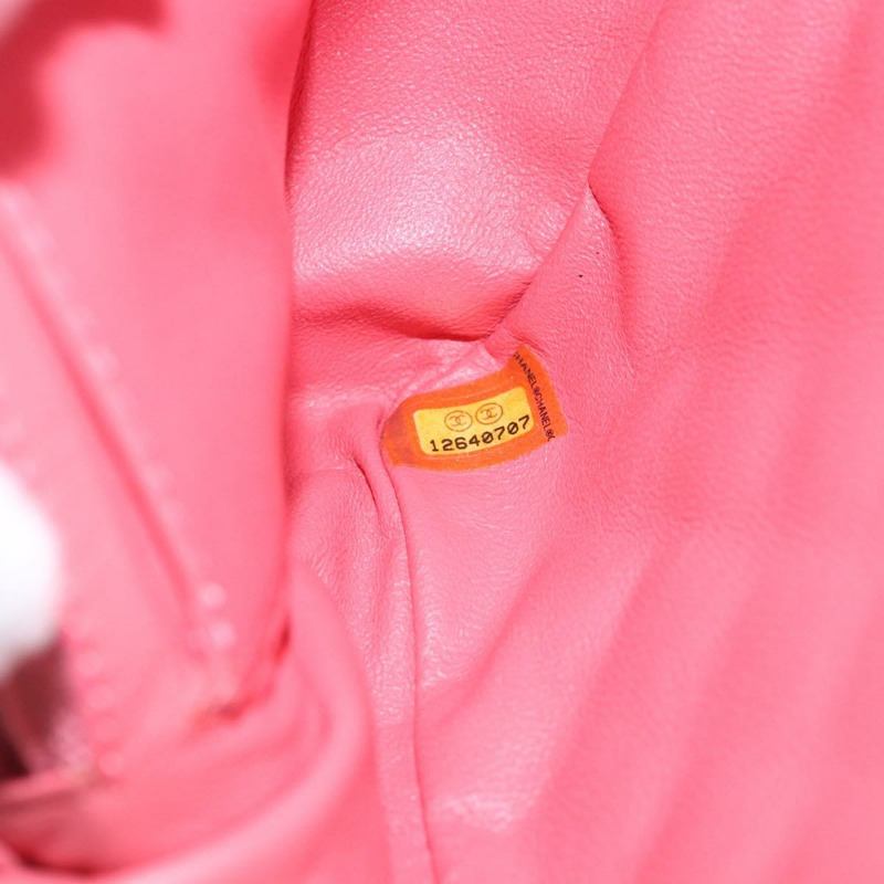 【日本直送】香奈兒 Matelasse 25 鏈條肩背包，羊皮材質，粉紅金色雙C標誌，正品編號 158928SAV-9