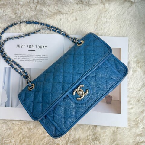 Chanel CF 藍色銀扣翻蓋包 15開