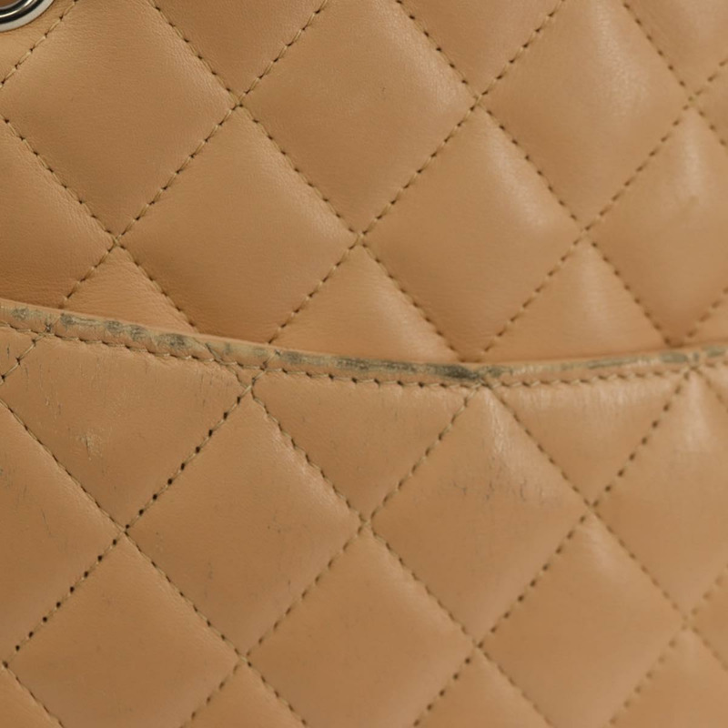 【日本直送】香奈兒 Cambon 系列大號絎縫手袋，小牛皮材質，米色，銀色雙C標誌，正品編號 158004V-4