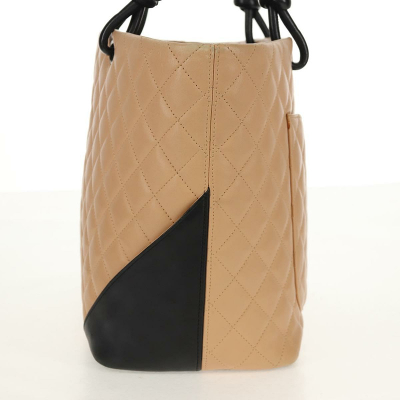 【日本直送】香奈兒 Cambon 系列大號絎縫手袋，小牛皮材質，米色，銀色雙C標誌，正品編號 158004V-5