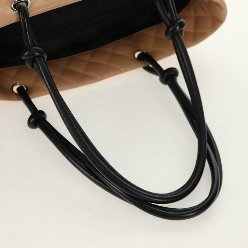 【日本直送】香奈兒 Cambon 系列大號絎縫手袋，小牛皮材質，米色，銀色雙C標誌，正品編號 158004V-8