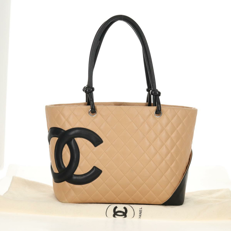 【日本直送】香奈兒 Cambon 系列大號絎縫手袋，小牛皮材質，米色，銀色雙C標誌，正品編號 158004V-11