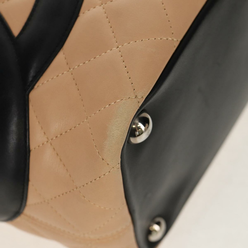 【日本直送】香奈兒 Cambon 系列大號絎縫手袋，小牛皮材質，米色，銀色雙C標誌，正品編號 158004V-15