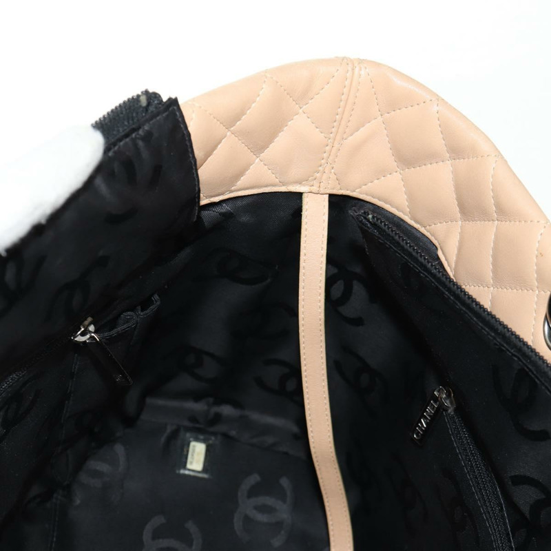 【日本直送】香奈兒 Cambon 系列大號絎縫手袋，小牛皮材質，米色，銀色雙C標誌，正品編號 158004V-22