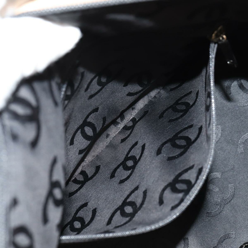 【日本直送】香奈兒 Cambon 系列大號絎縫手袋，小牛皮材質，米色，銀色雙C標誌，正品編號 158004V-25