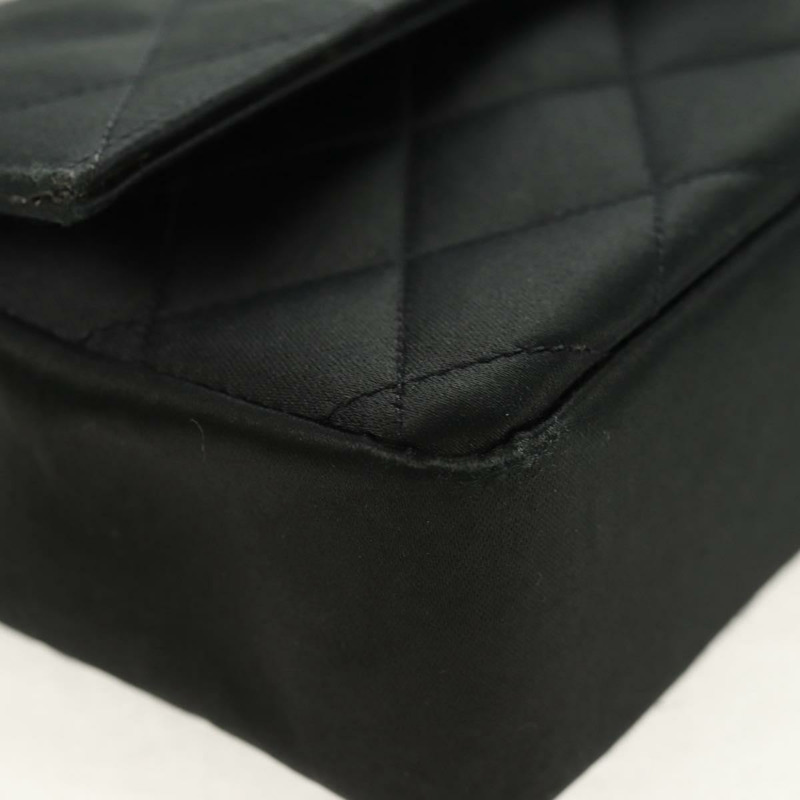 【日本直送】香奈兒 (CHANEL) 菱格紋鏈條肩背包，緞面黑色，金色雙C標誌，貨號 158093V-14