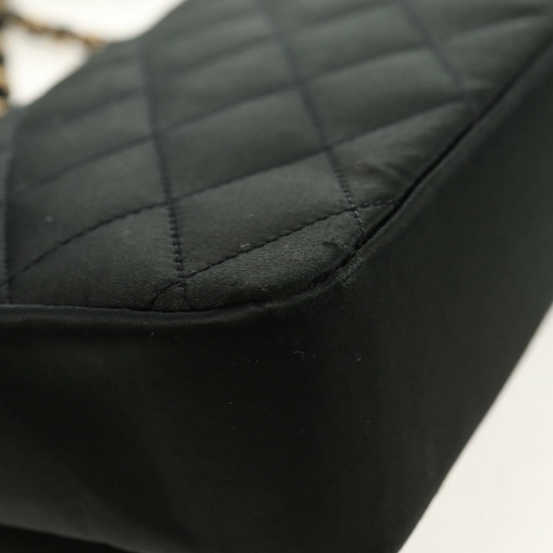 【日本直送】香奈兒 (CHANEL) 菱格紋鏈條肩背包，緞面黑色，金色雙C標誌，貨號 158093V-16