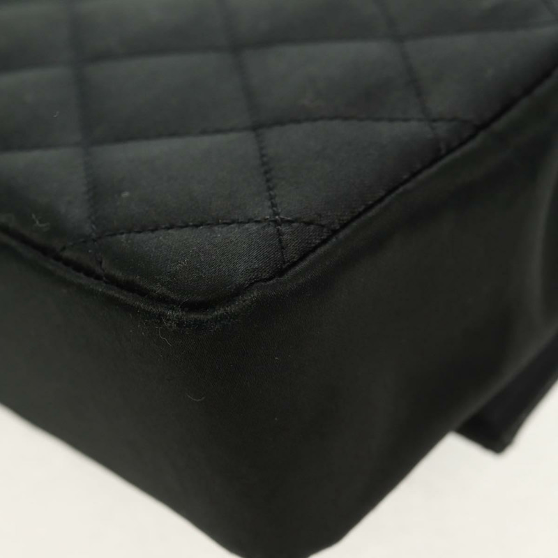 【日本直送】香奈兒 (CHANEL) 菱格紋鏈條肩背包，緞面黑色，金色雙C標誌，貨號 158093V-17