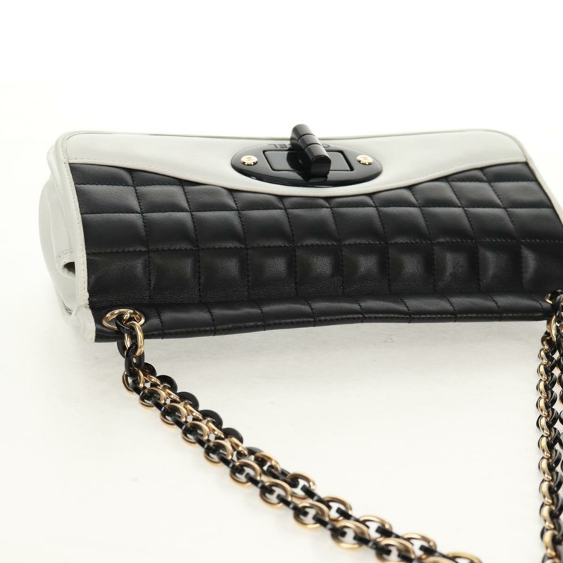 【日本直送】香奈兒 Choco Bar 鏈條肩背包，羊皮材質，黑色/白色，CC 標誌，正品編號 159582V-5