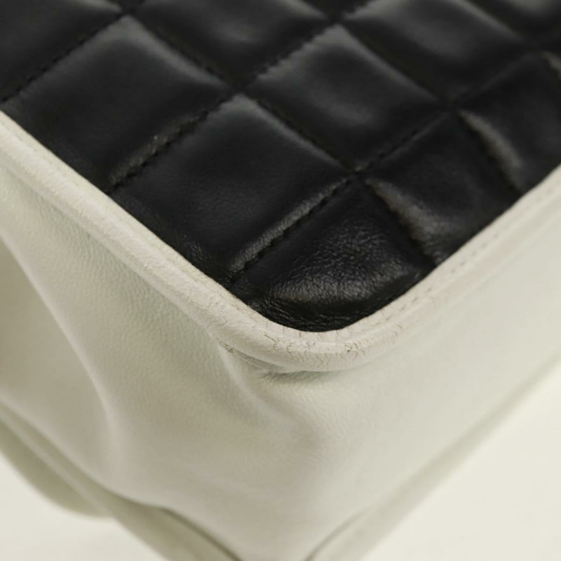 【日本直送】香奈兒 Choco Bar 鏈條肩背包，羊皮材質，黑色/白色，CC 標誌，正品編號 159582V-16