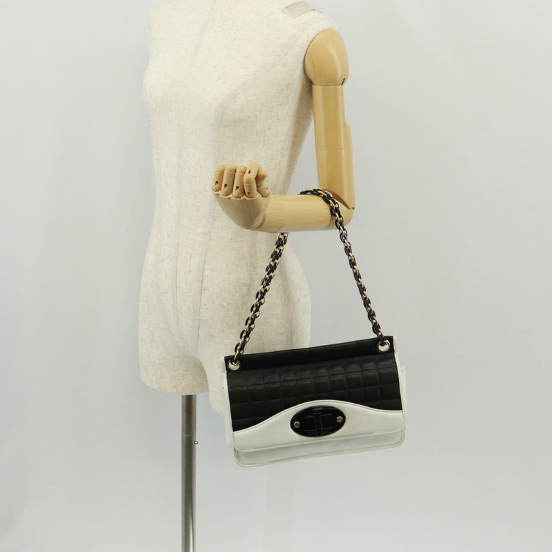 【日本直送】香奈兒 Choco Bar 鏈條肩背包，羊皮材質，黑色/白色，CC 標誌，正品編號 159582V-25