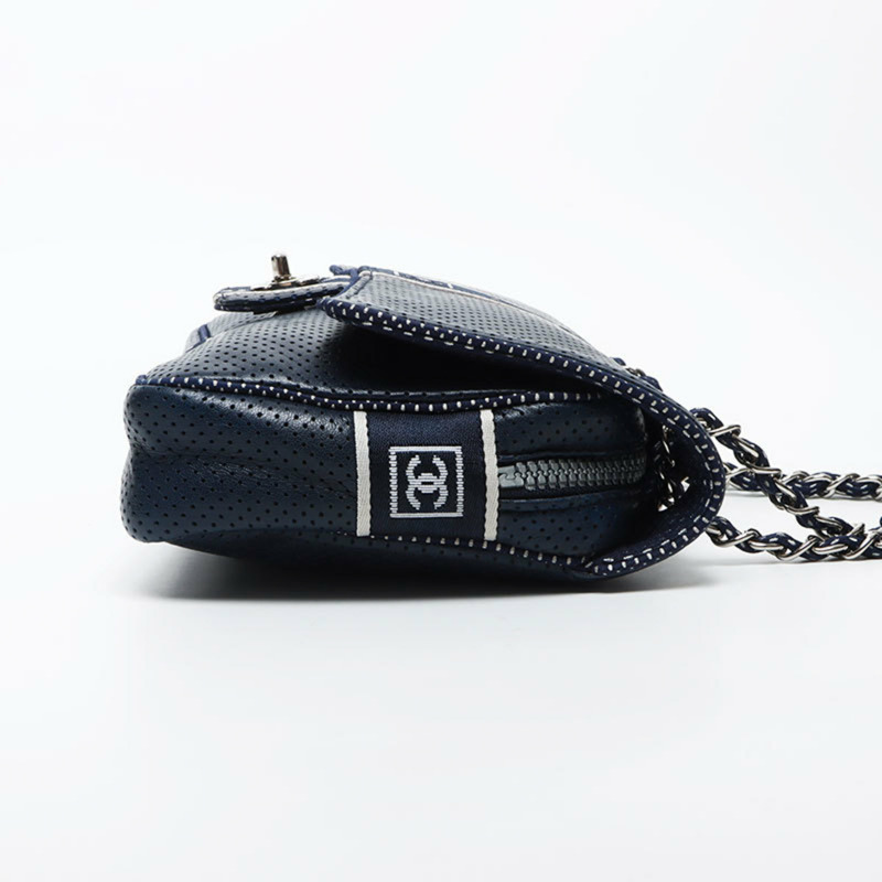 香奈兒 2004 年運動系列鏈條旋扣肩背包，海軍藍，WS11677-3